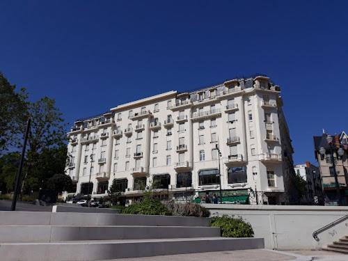 Studio Grand Hotel Chatel Guyon Exterior foto